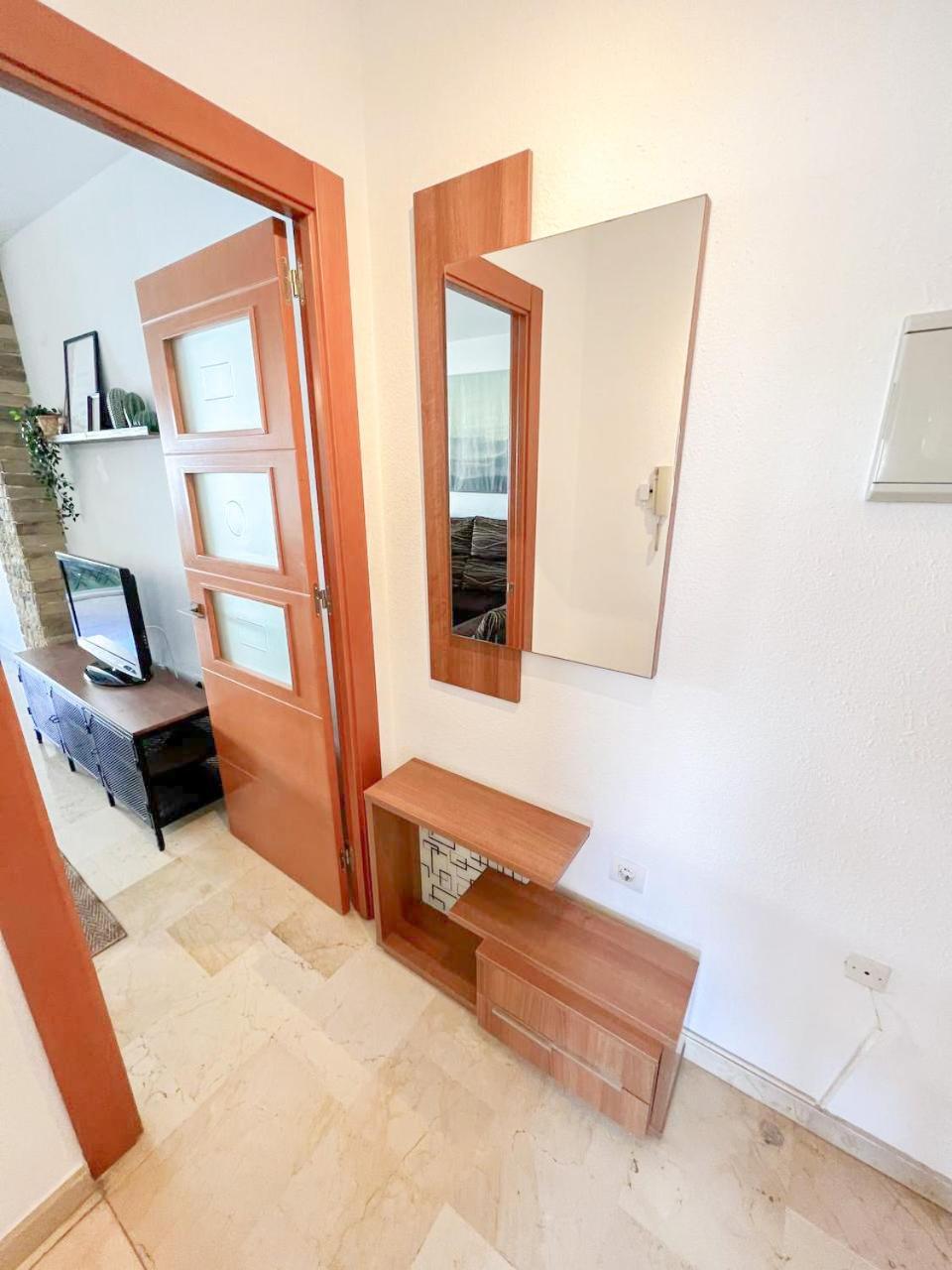 Large & Cozy Centrally Apartment トレモリノス エクステリア 写真